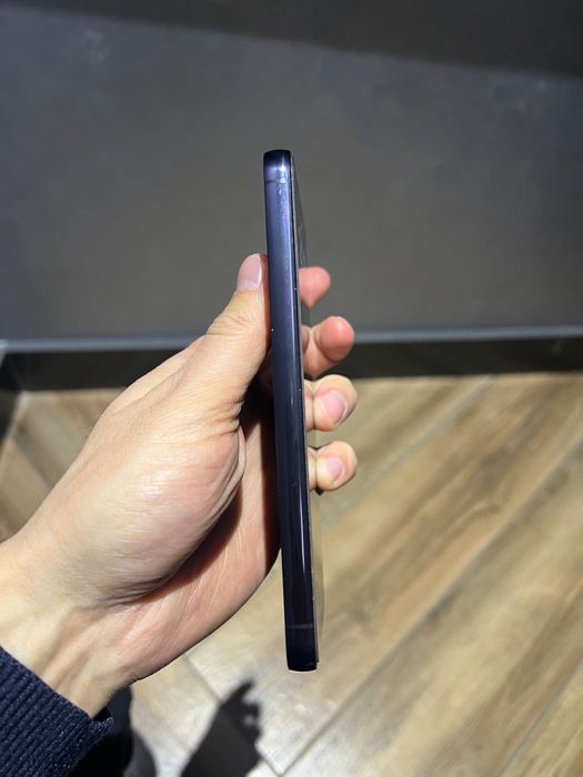 Продам Samsung S23 8/128 GB black в хорошем состоянии