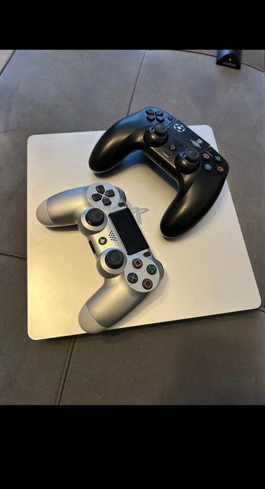 Vând ps4 slim gray