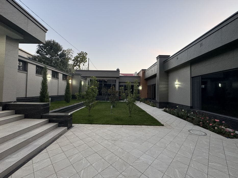 Роскошный новый дом.