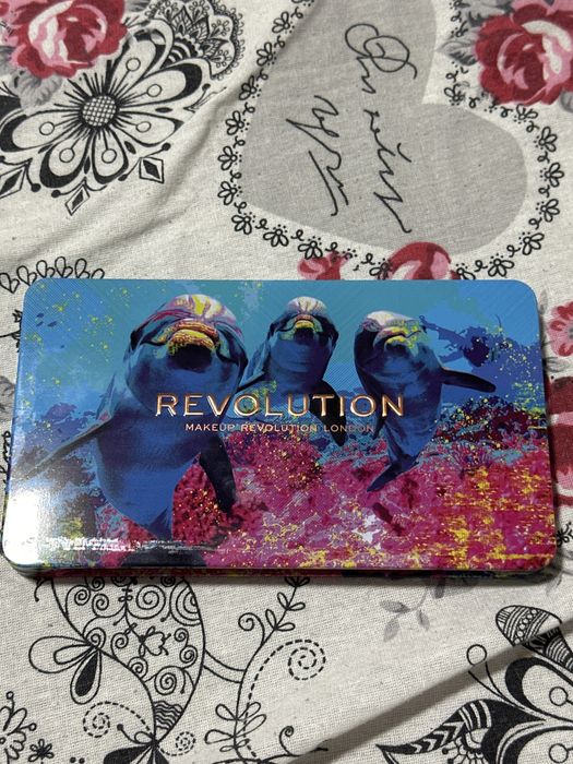 Vănd paletă de machiaj Revolution