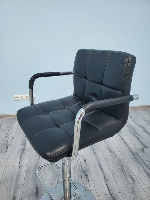 Продаю барные стулья