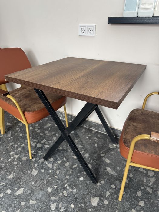 Барные стулья рыжие