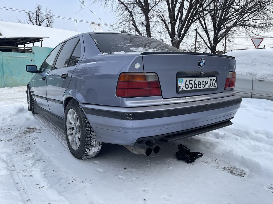 BMW 325 e36 седан