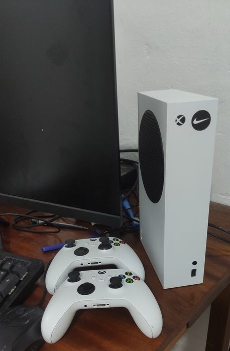 Продам приставку xbox ss