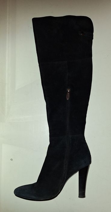 Продам замшевые сапоги