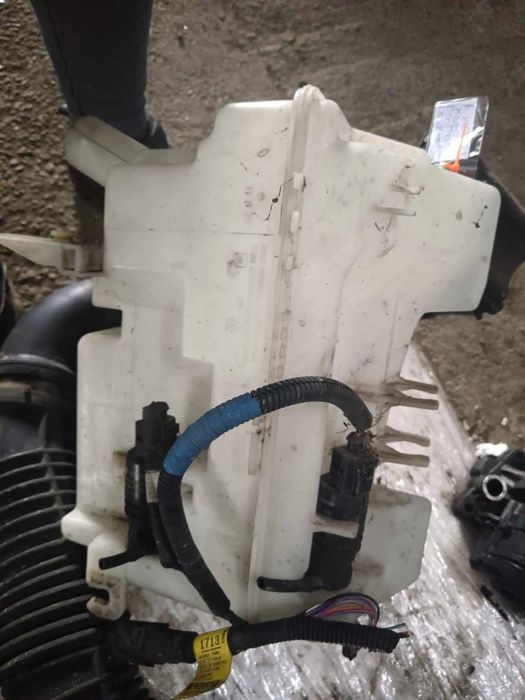 Vas lichid parbriz cu pompita opel antara , chevrolet captiva 20777307