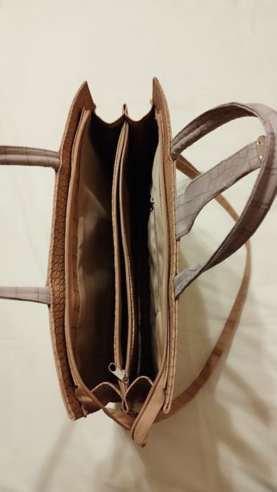 Дамска чанта-подходяща и за документи