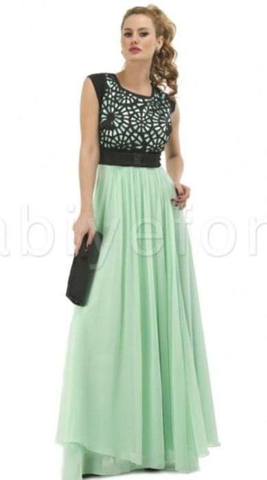 Платья разные срочно продам