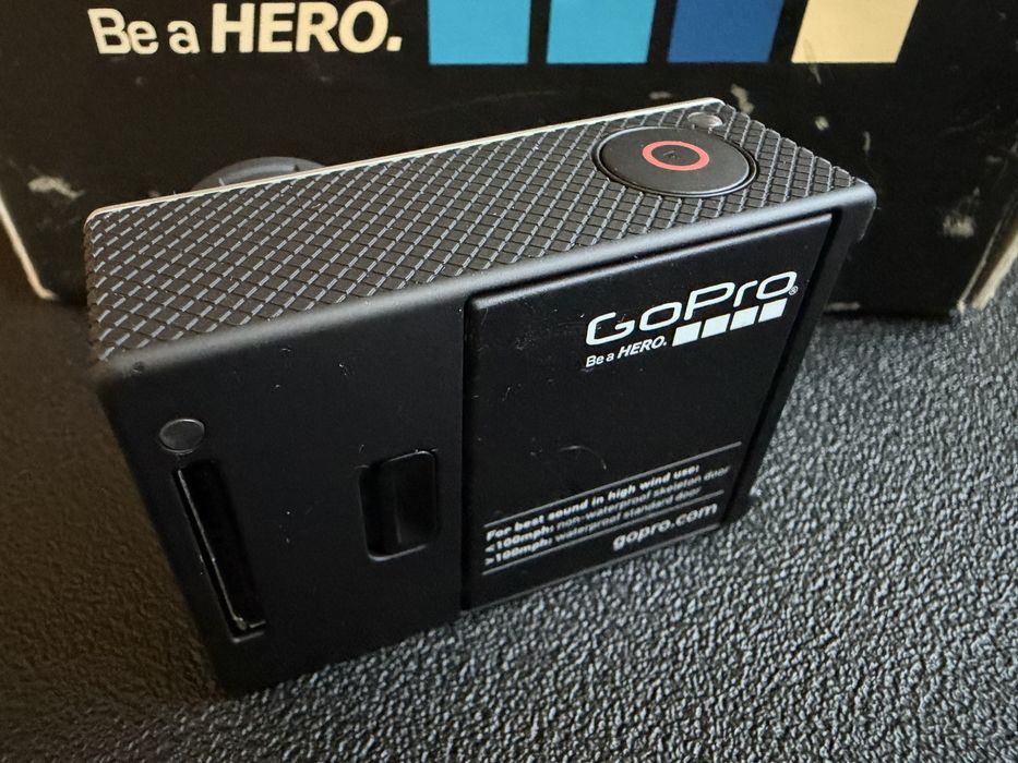 GoPro Hero 3 + GoPro Smart Remote + accesorii