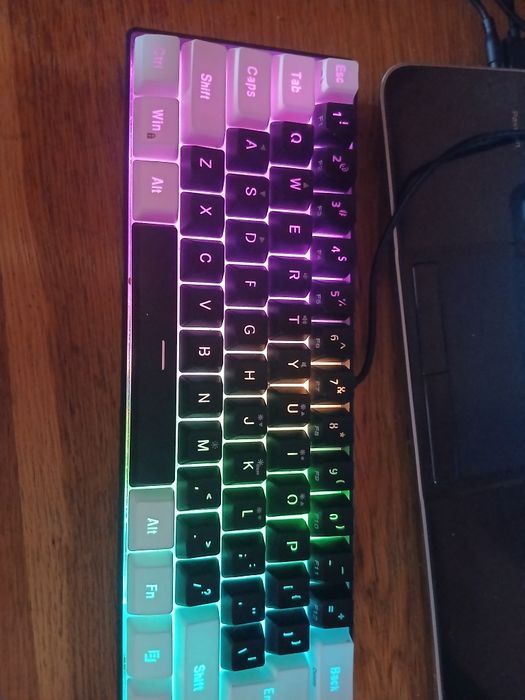 Vand schimb !tastatura rgb semi-mecanica