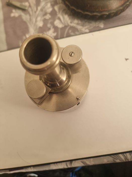 Microscop vechi – corp optic metalic