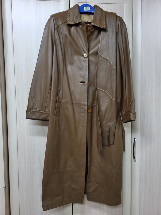 Продам вещи костюм и плащь