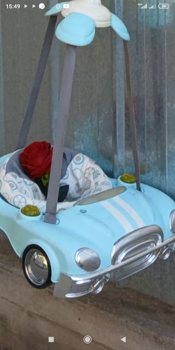 Качеля в виде машинки.