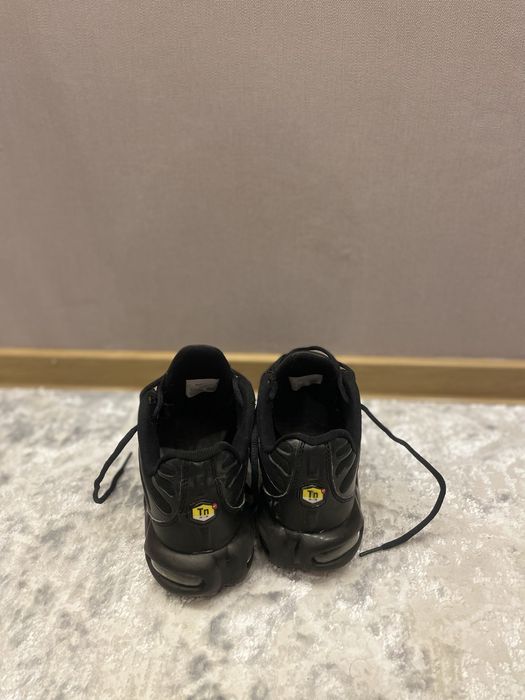 Продам кроссовки найк тн