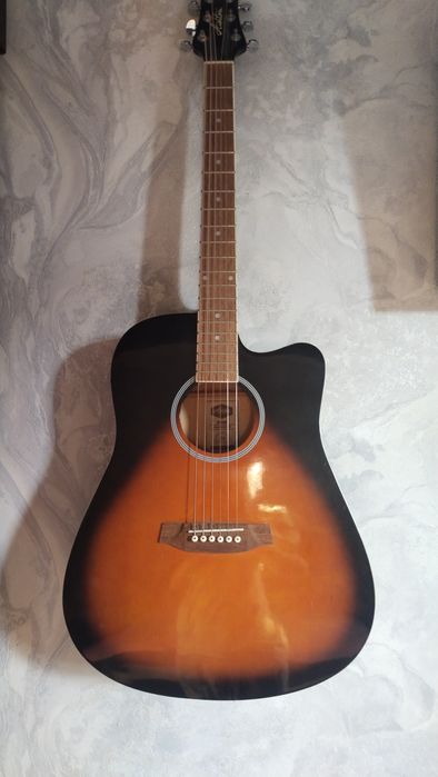 Gitara sotiladi kelishamiz