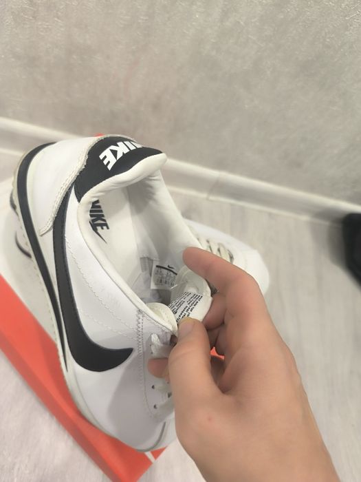 Продам кроссовки почти новые