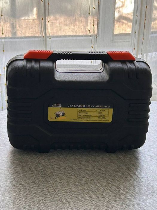 Автокомпрессор поршневой в кейсе насос