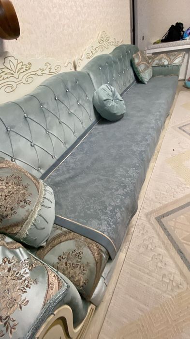 Продаю диван коррлевский 4м