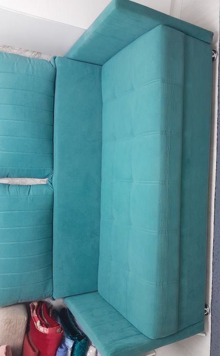 Продаю диван. Хорошый.