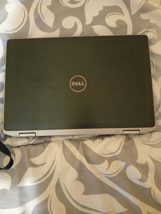 продавам лаптоп DELL latitude E6420 windows 10