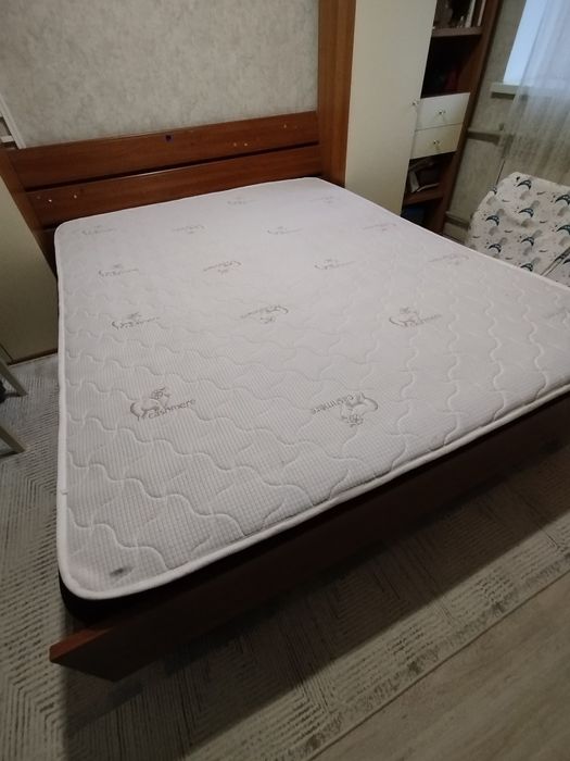 Кровать двуспальная в хорошем состоянии