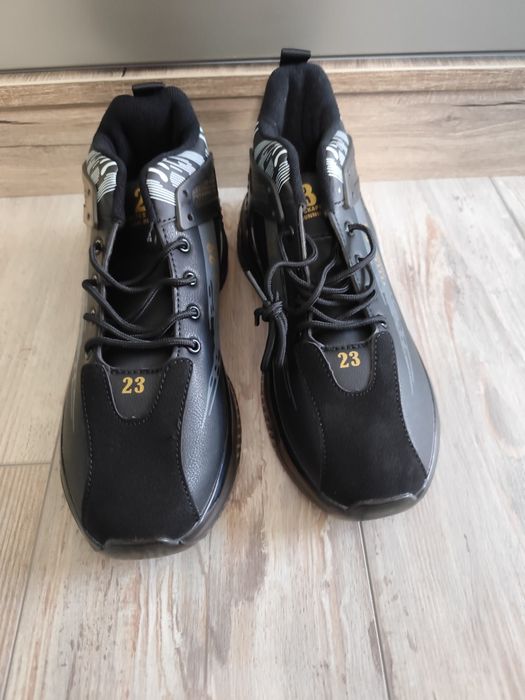 Черни мъжки обувки