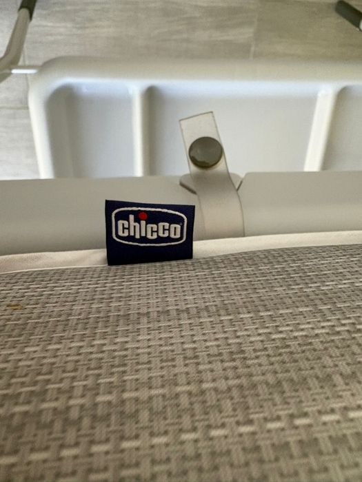 Masa de infasat cu cadita Chicco