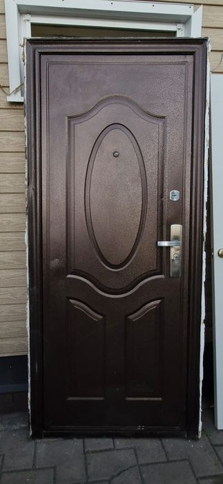 Продаю двери б/у