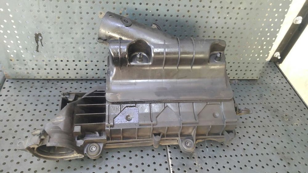 Carcasa filtru aer 1.4 tdci ford fiesta 5 9652987380 9647737680