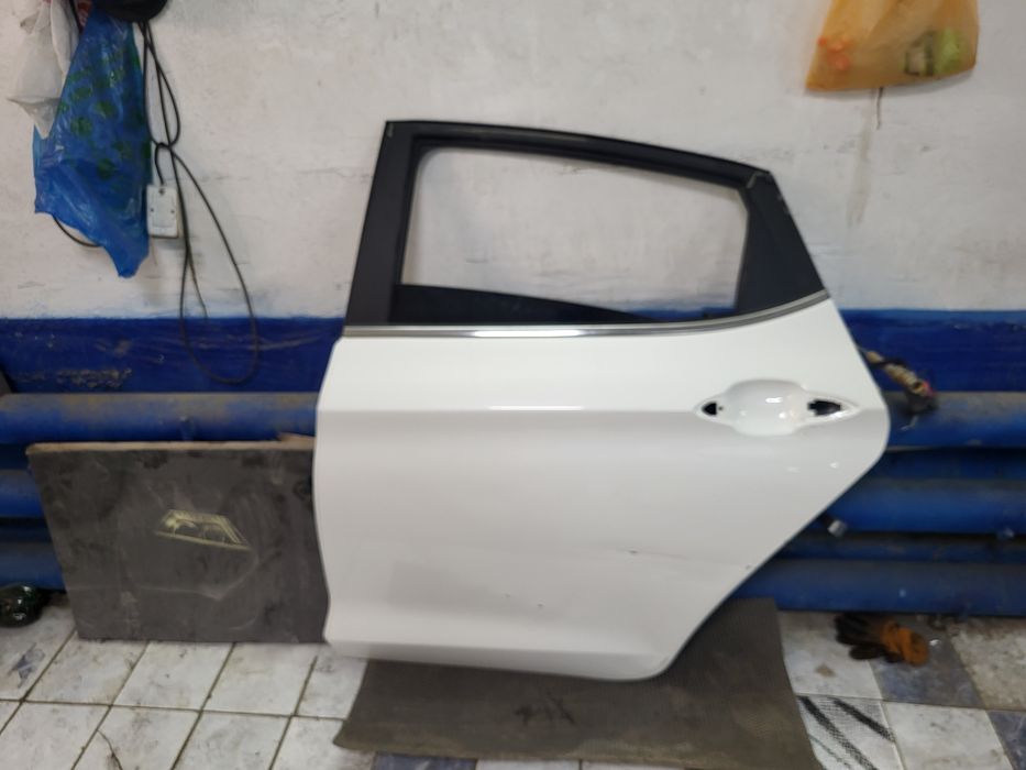 Продам дверь на Jac j7