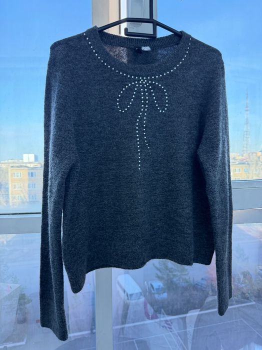 Продам кофту с узором бантика