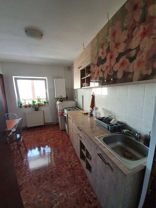 Inchiriez apartament