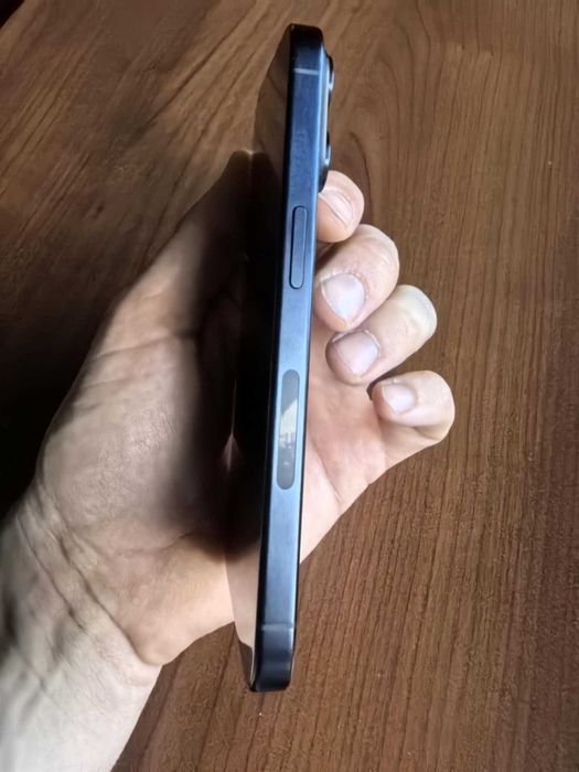 Продавам iPhone 15 pro 128gb