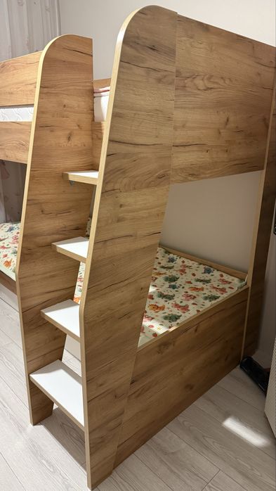 Продам двухярусную кровать