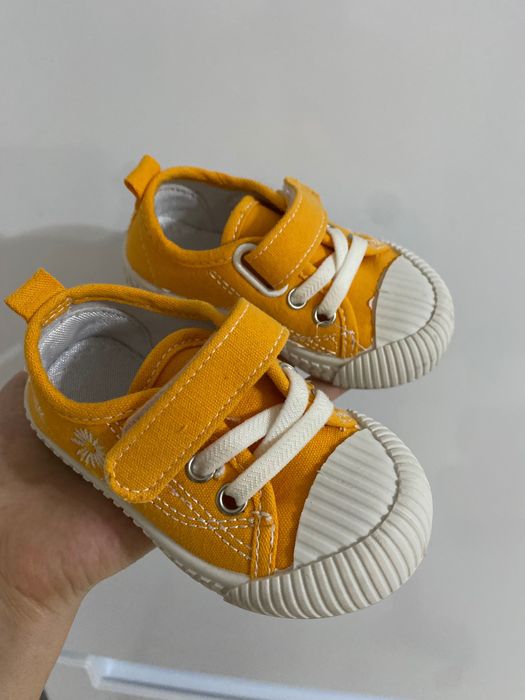Обувь детская желтая
