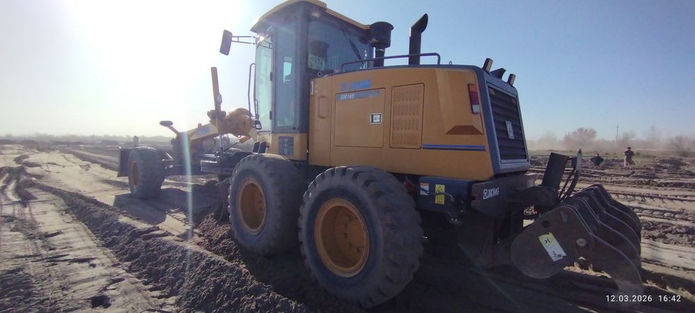 Автогрейдер XCMG GR 165