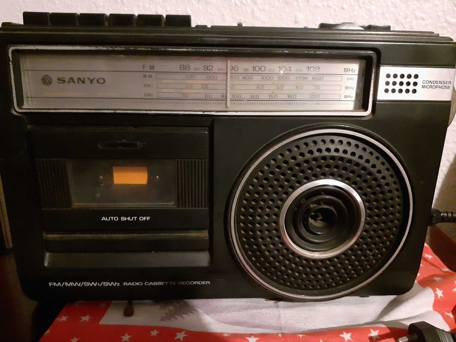 Casetofon Sanyo M2442k si Aiwa CSD-A510