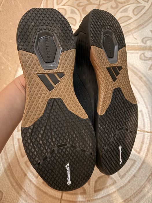 Кроссовки adidas