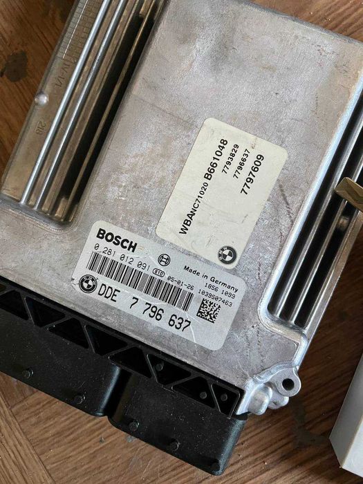 Calculator Modul control Motor ECU CAS2 BMW E60 E61 cheie