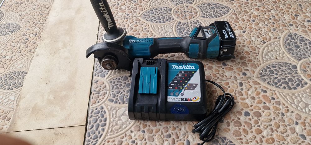 Акумулаторен ъглошлайф Makita DGA511