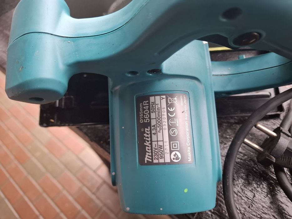 Ferastrau circular Makita 5604R, manual 950 W
5604R