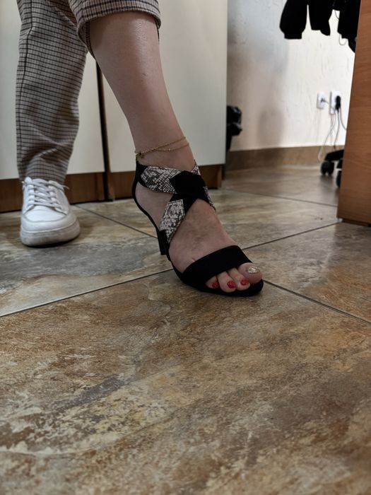 Босоножки новые