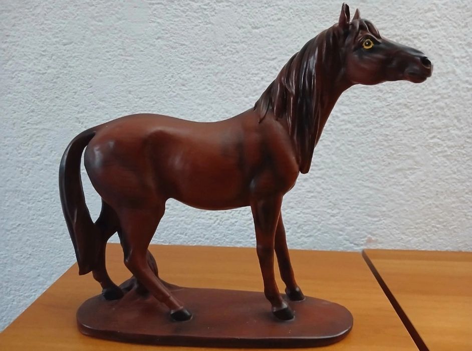 Statueta cal, statuie cal