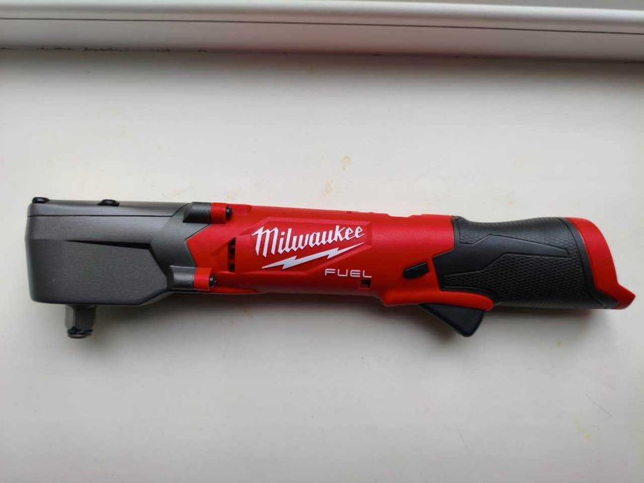 Угловой ударный гайковёрт 1/2” MILWAUKEE M12 FUEL FRAIWF12-0