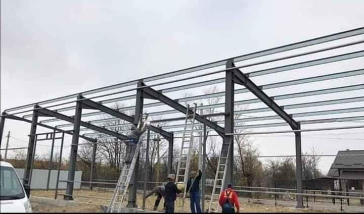 Vând hală metalică 20x10
