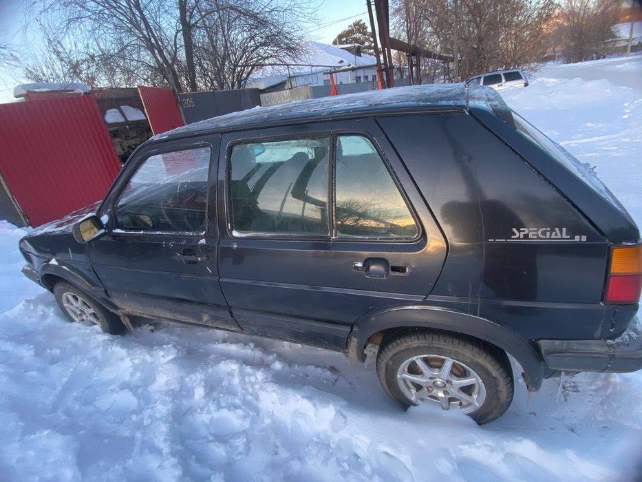 Машина  wolkswagenгольф 2