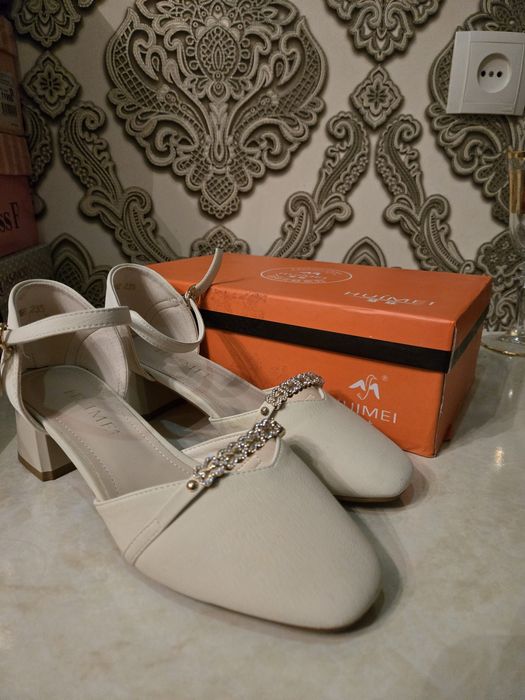 Нежные белые туфли "Humei"