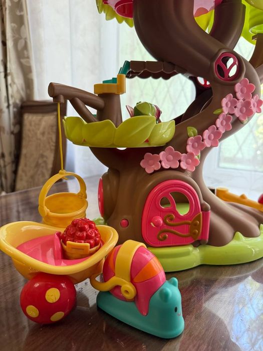 Игрушка дом на дереве
