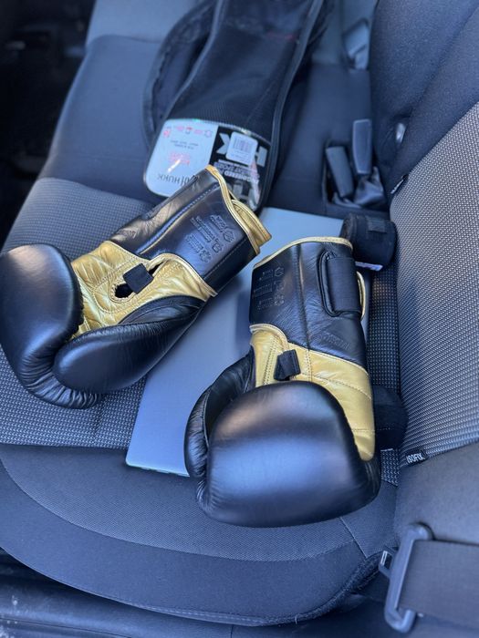 Боксерские перчатки