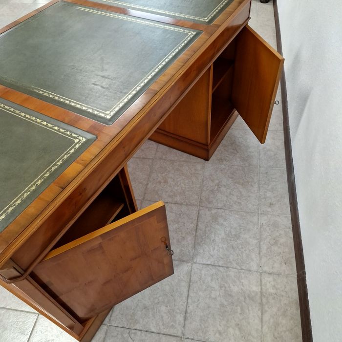 Антично бюро Chesterfield Честърфийлд